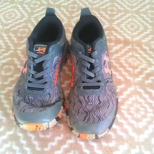 Sz 12 boy under armour shoes